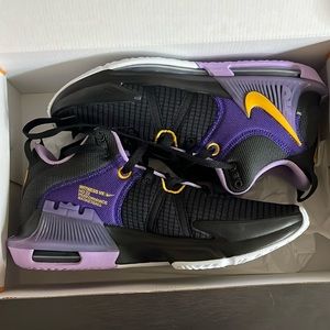 Nike Lebron Witness Basketball Shoes